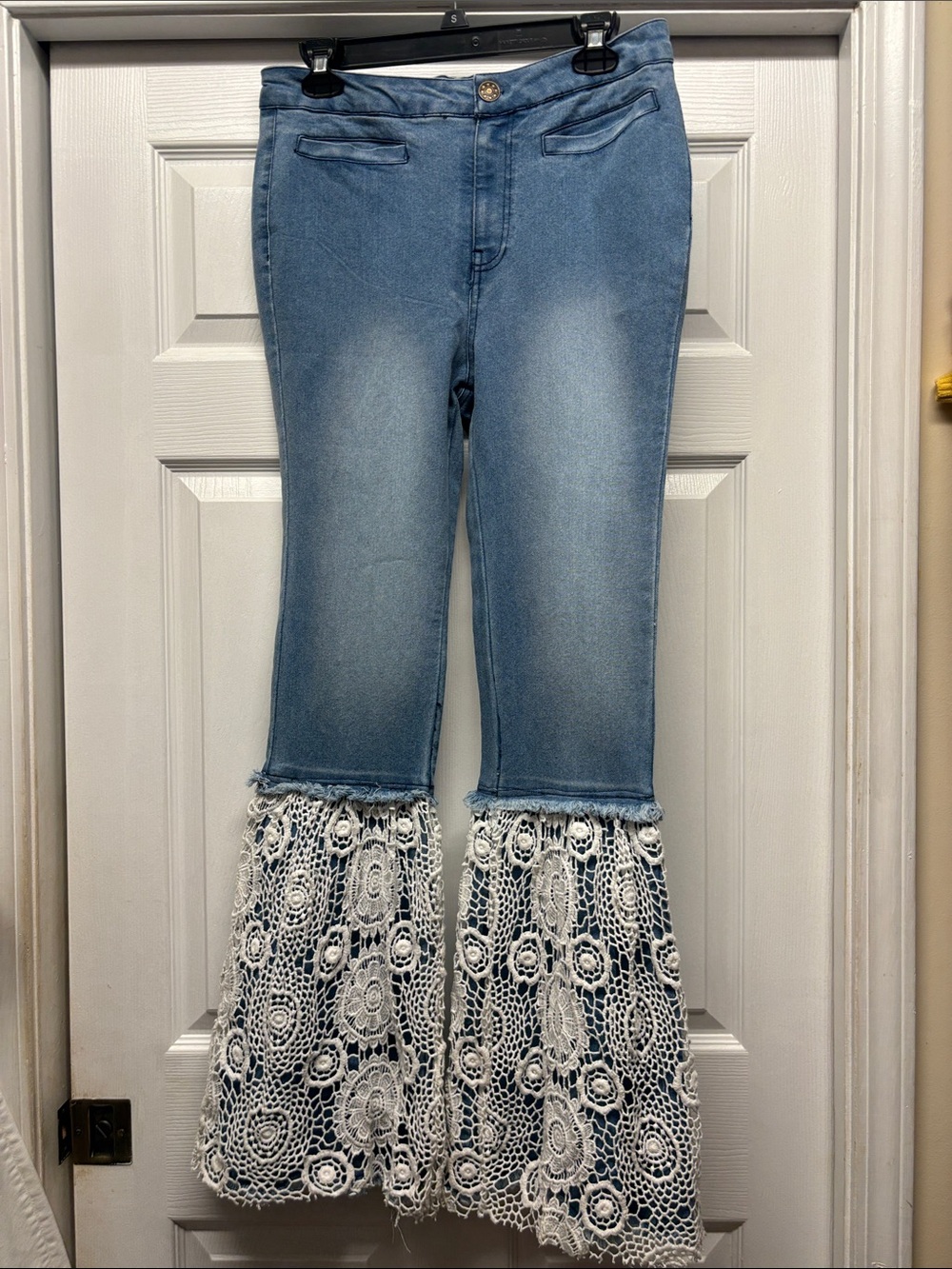 A Rare Bird Women’s Light Blue Denim Jeans with White Crochet Flare S/M New